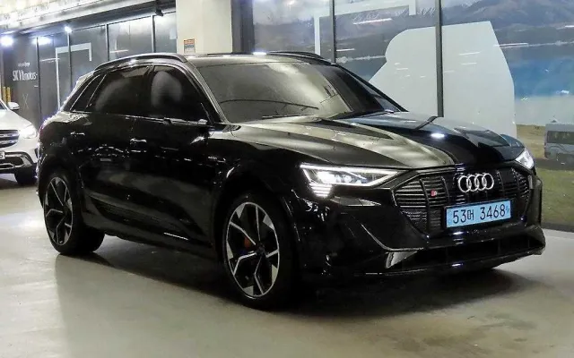 인천외제중고차시세 e-트론 S 매물 사진 7 - 2023/08 65,663km